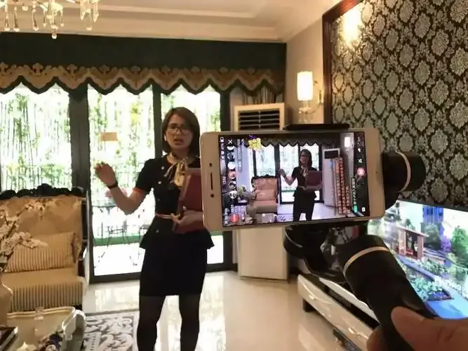 色网直播精彩瞬间展示图三